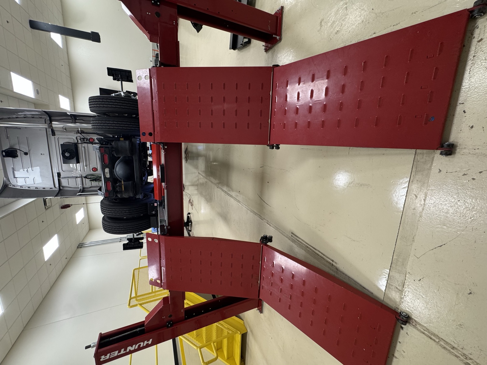 L494 Four-Post Lift